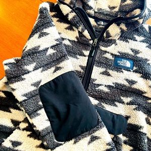 NorthFace men’s Azteca patterned pullover jacket/sweater